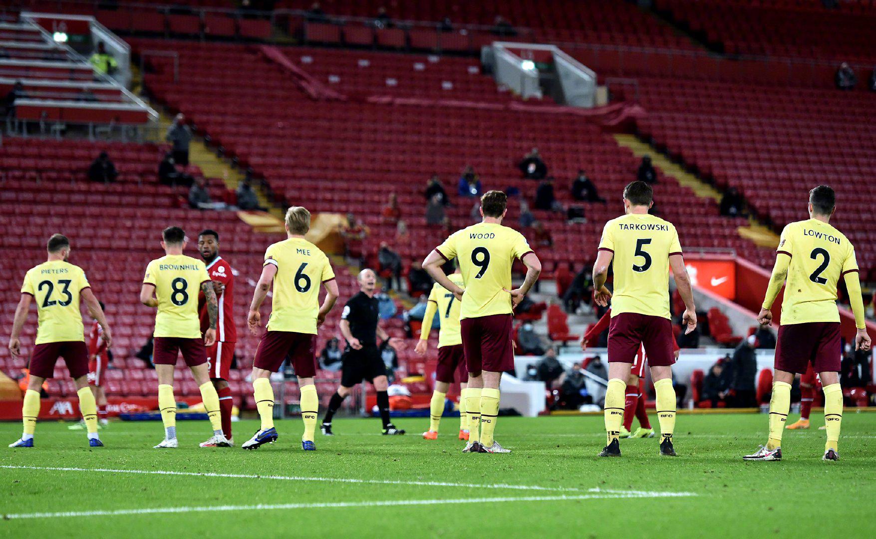 并在最紧要 并在最紧要